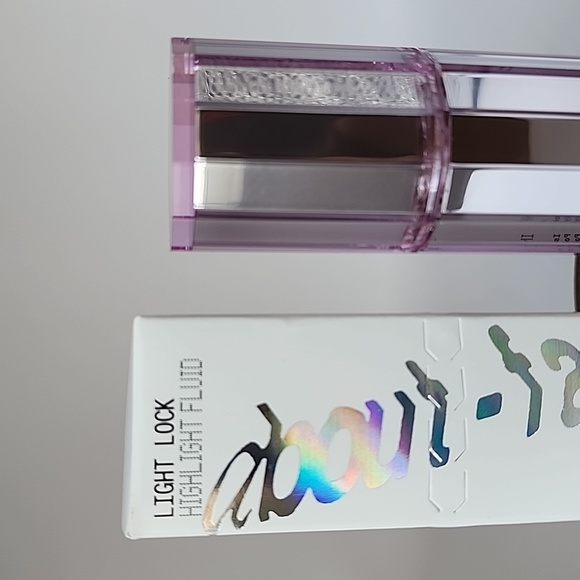 ABOUT-FACE BY HALSEY Light Lock Highlight Fluid - Fight or Flight - Picture 4 of 9